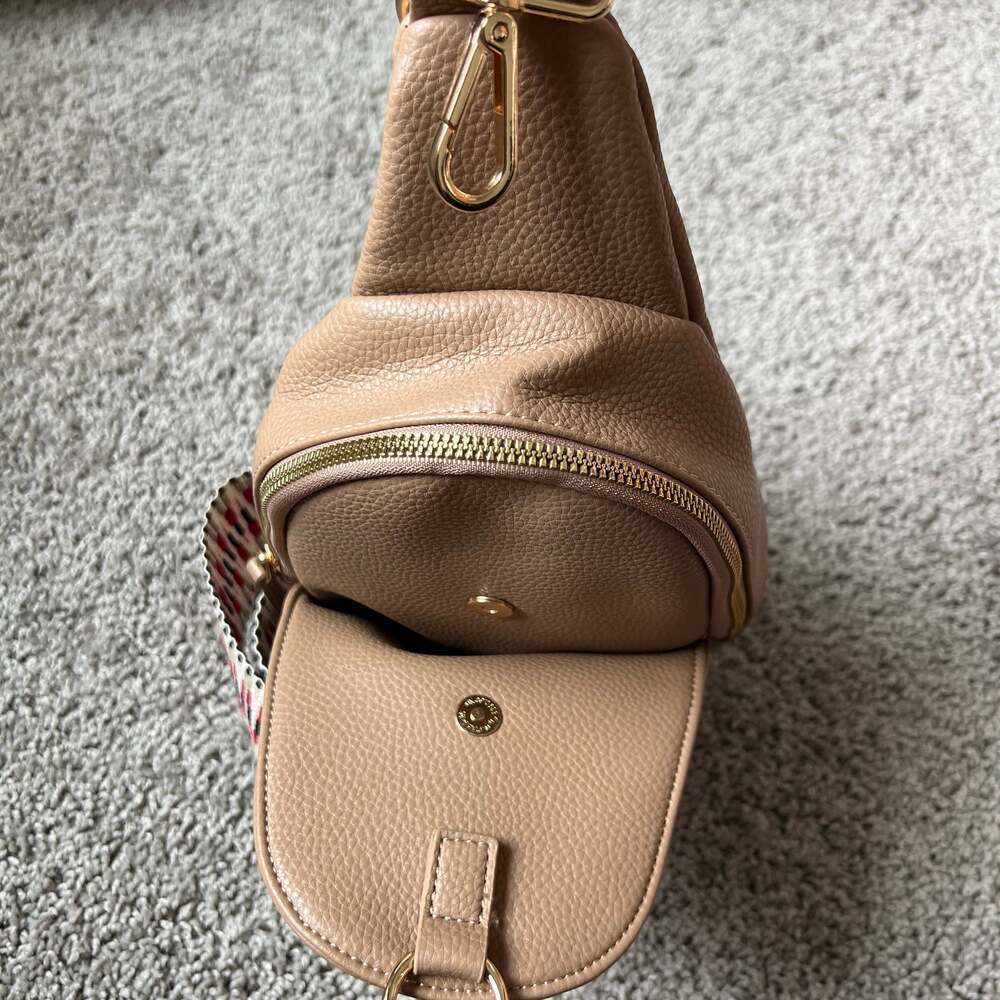 A LITTLE LAST MINUTE TAN SLING BAG - Picture 5 of 16